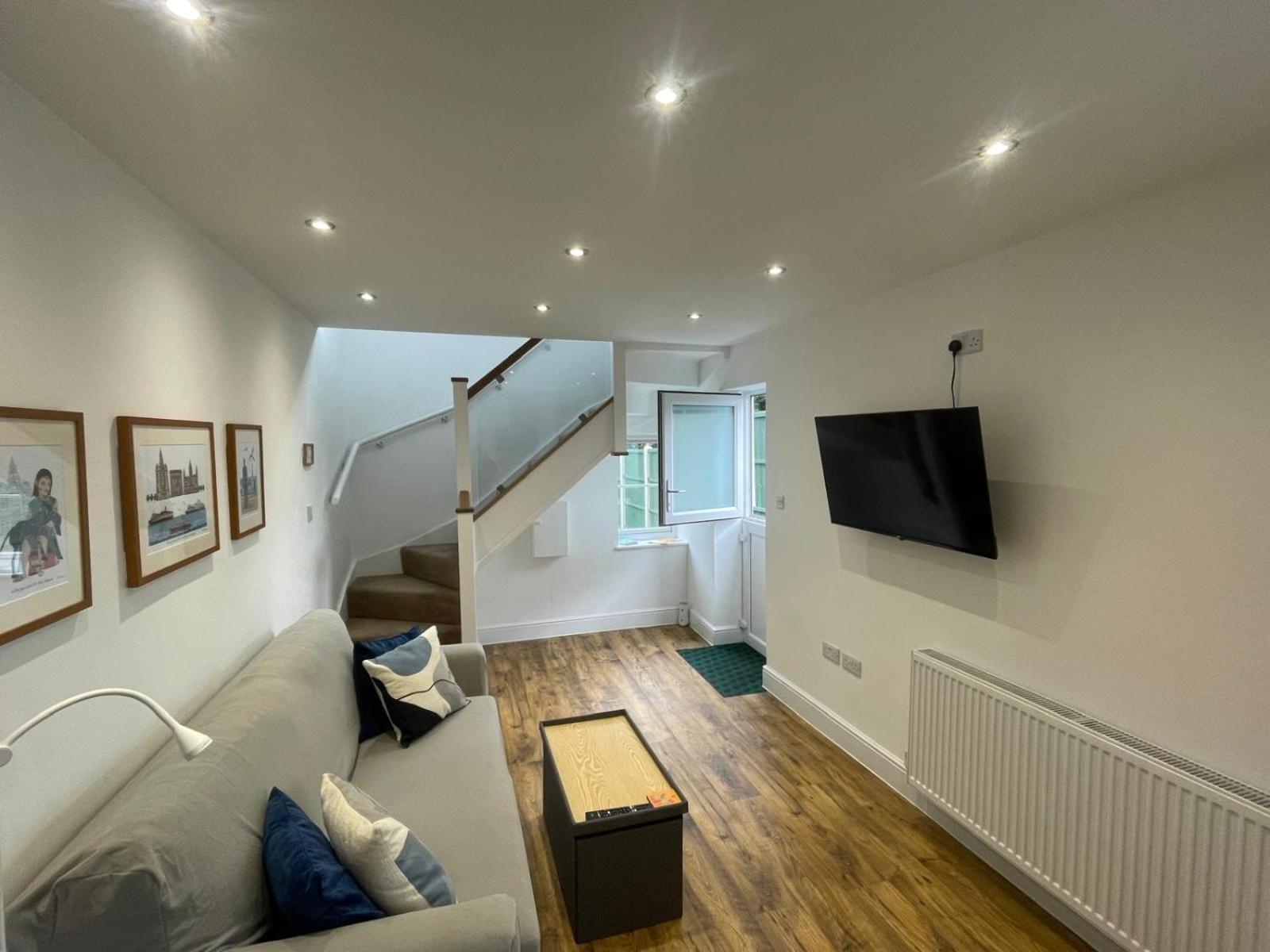 Villa The Upton Coach House Birkenhead Esterno foto