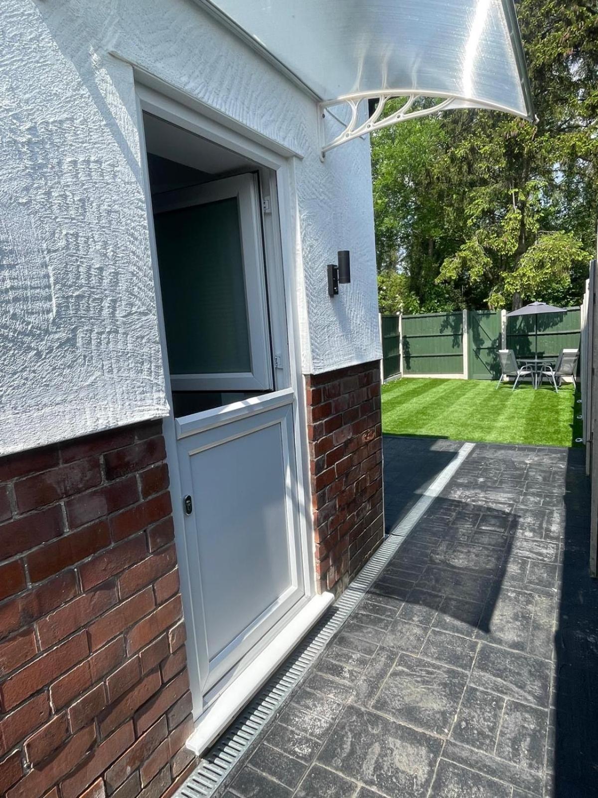 Villa The Upton Coach House Birkenhead Esterno foto